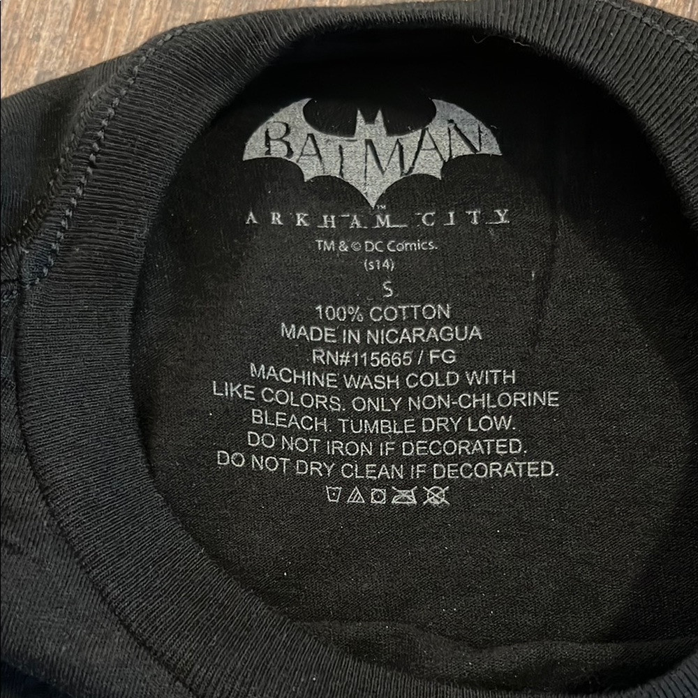 NWOT- Black DC Comics Batman/Cat Woman Graphic Tees - Short Sleeve - Picture 2 of 11
